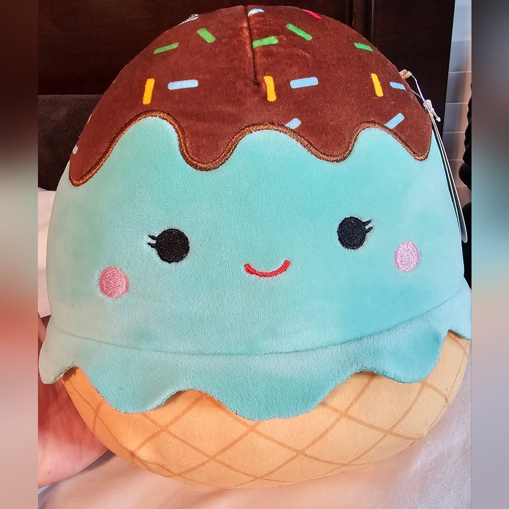 Squishmallows Maya the 8 inch Mint Ice Cream New with Tags